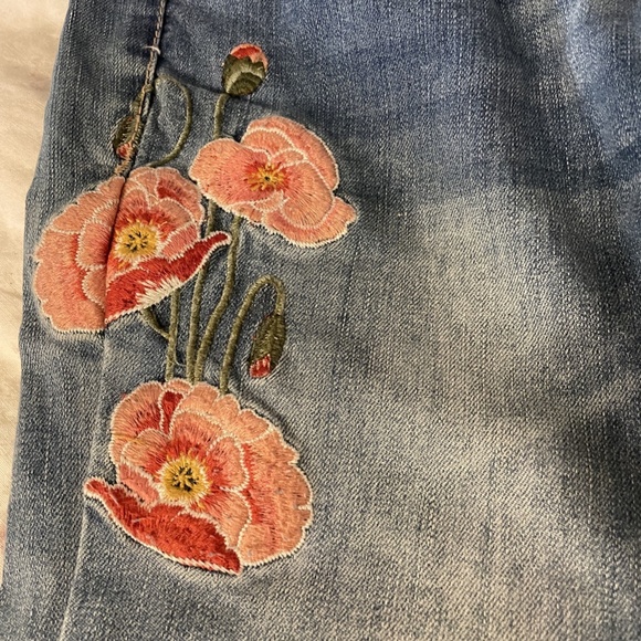 Shyanne Embroidered Jeans - Women's Size 28 R - Picture 4 of 10